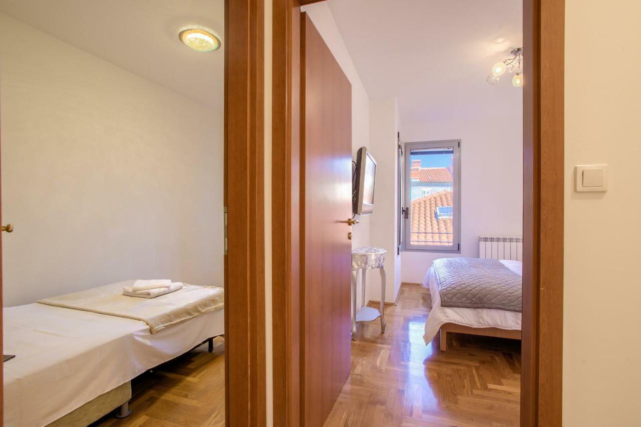 Apartment San Rocco Center Pula Exteriér fotografie